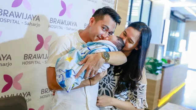 [Fimela] Eza Gionino dan Meiza Aulia