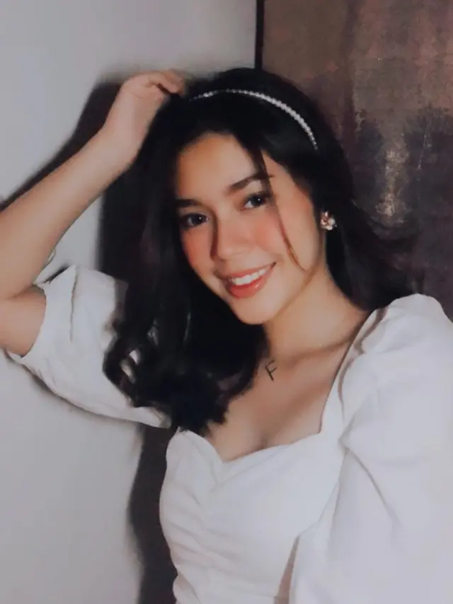 Potret Fay Nabila Dalam Balutan Busana Putih. (Sumber: Instagram/faynabilalxndr)
