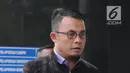Ketua Fraksi PAN DPRD Lampung Agus Bhakti Nugroho saat tiba di Gedung KPK, Jakarta, Jumat (27/7). Agus diduga menerima suap terkait proyek infrastruktur. (Merdeka.com/Dwi Narwoko)