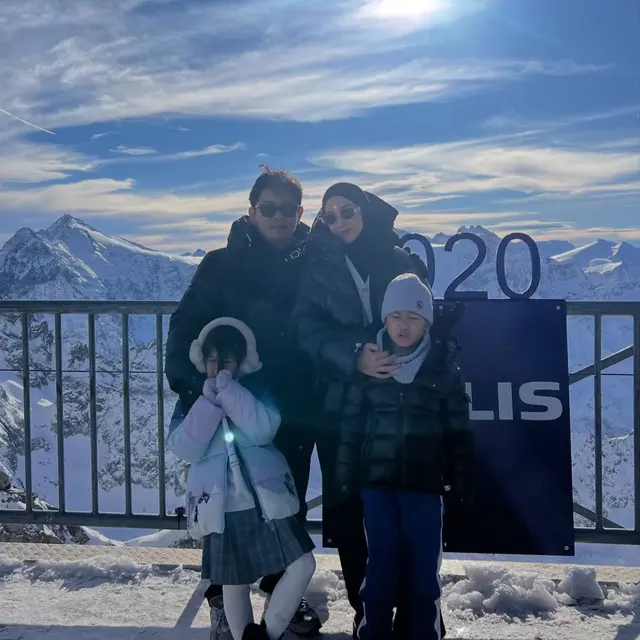 Potret Nina Zatulini Liburan di Swiss (credit: https://www.instagram.com/ninazatulini22/)
