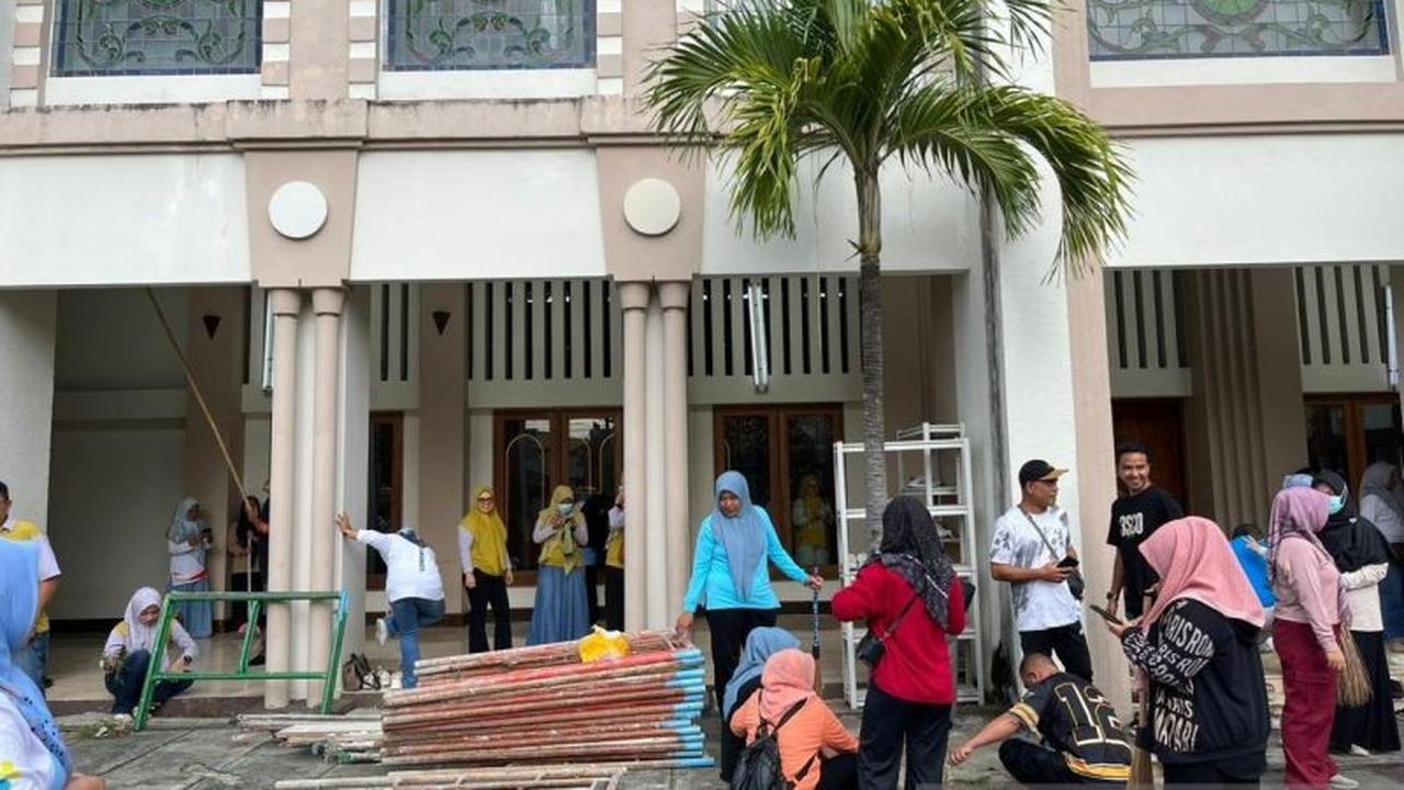 Pemkot Gorontalo Kerahkan ASN Bersihkan Masjid Agung Baiturrahim Jelang Ramadhan