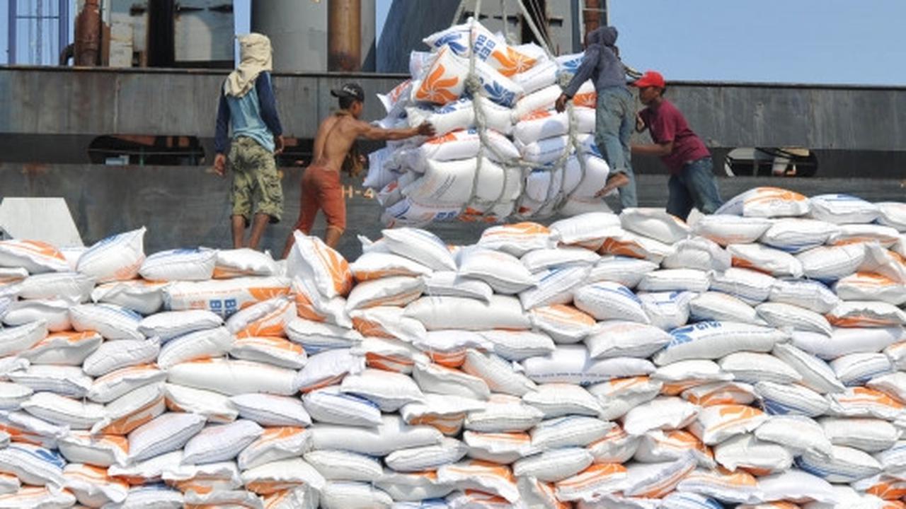 27 Ribu ton beras asal Vietnam tiba di Tanjung Priok