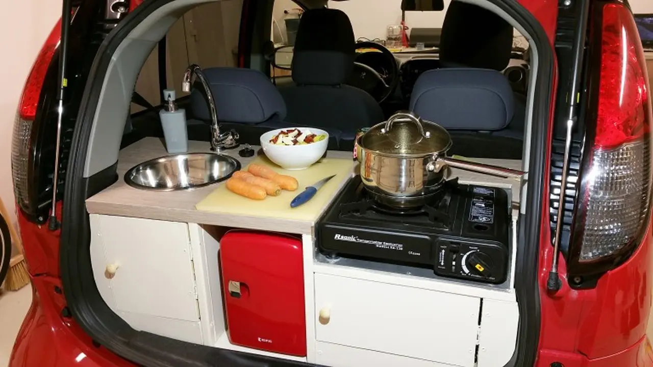 Bagasi mobil listrik disulap menjadi dapur berjalan