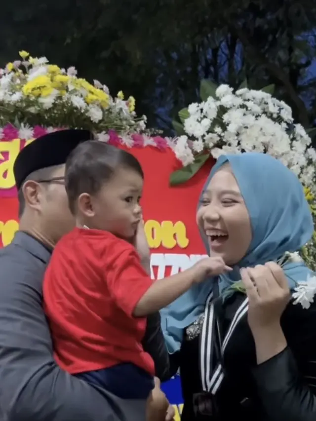 Romantisme Ridwan Kamil Ajak Putrinya Zara Berkeliling Naik Motor Setelah Lulus SMA , credit: @ridwankamil