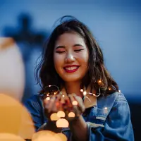 ilustrasi perempuan tersenyum/Photo by Juliana Stein from Pexels