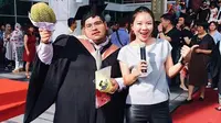 Bunga Terlalu Mainstream, Pria Ini Dapat Buket Durian Saat Wisuda