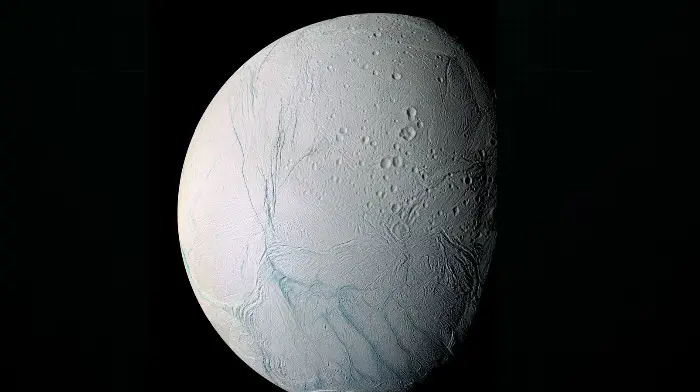 Enceladus, salah satu bulan Saturnus (NASA/JPL/Space Science Institute)