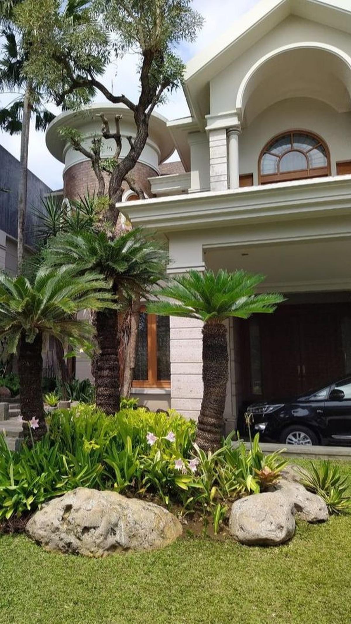 Taman Rindang Depan Rumah
