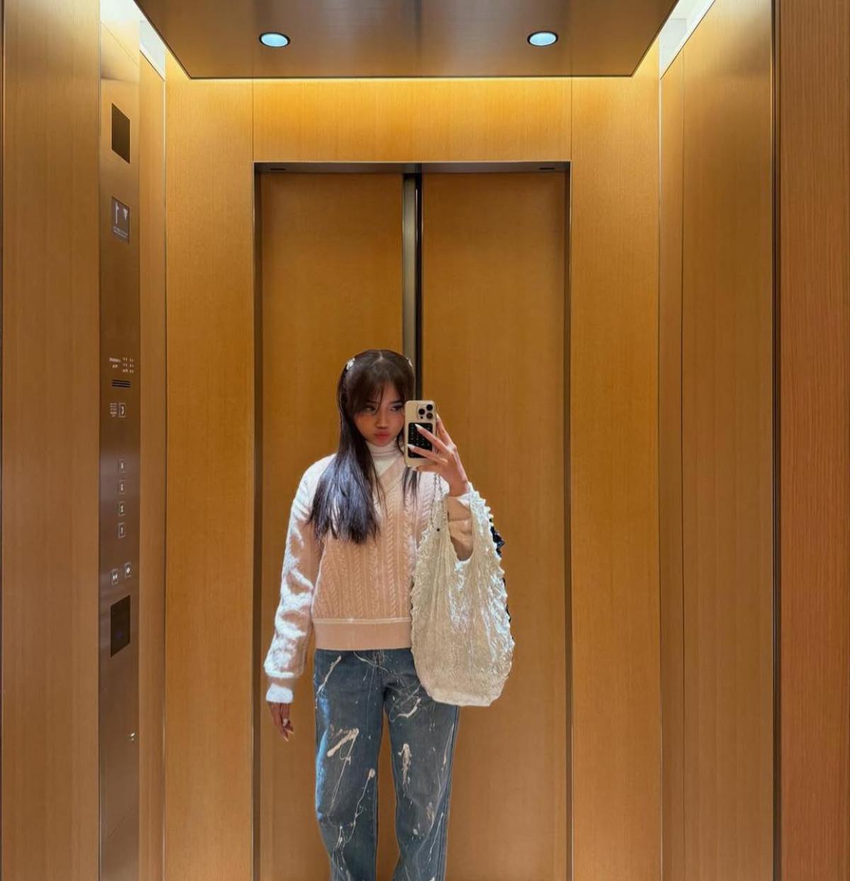 Fuji Bagikan Foto Mirror Selfie Saat Liburan di Jepang, Selalu Dipuji Cakep dari Netizen