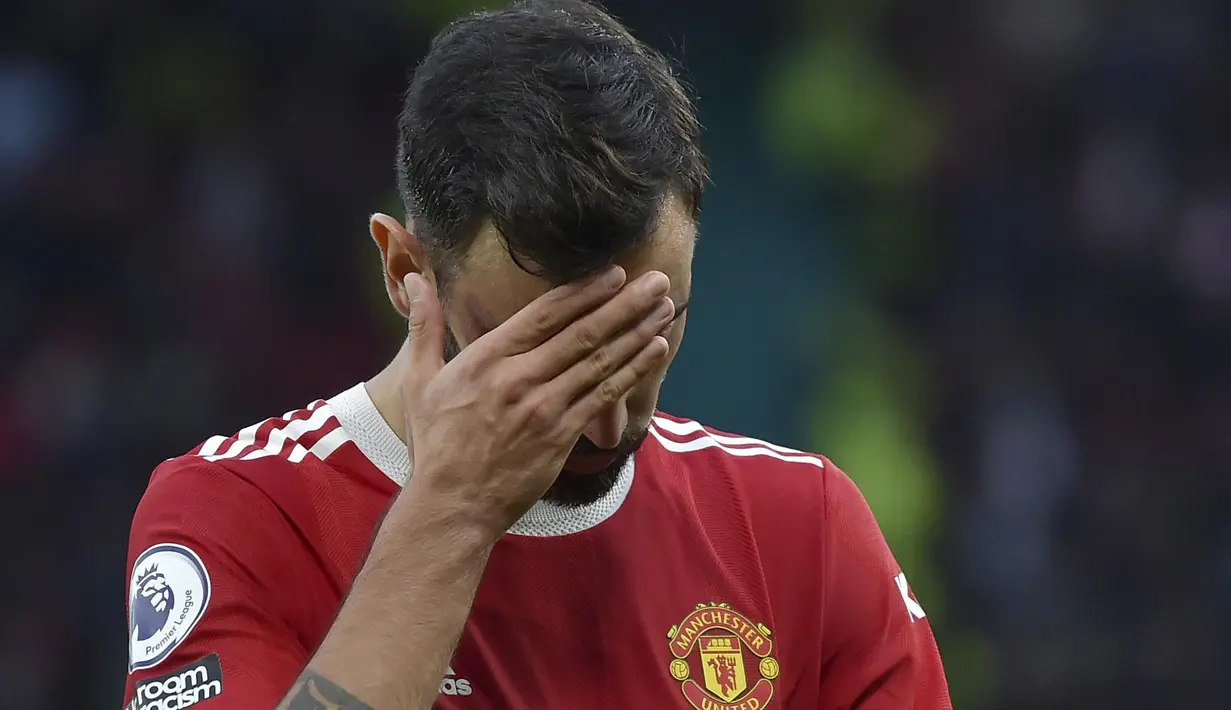 Manchester United benar-benar hancur lebur. Setan Merah dipermalukan seteru klasiknya, Liverpool, dengan skor 0-5 pada lanjutan Liga Inggris 2021/2022 di Stadion Old Trafford, Minggu (24/10/2021). (AP Photo/Rui Vieira)