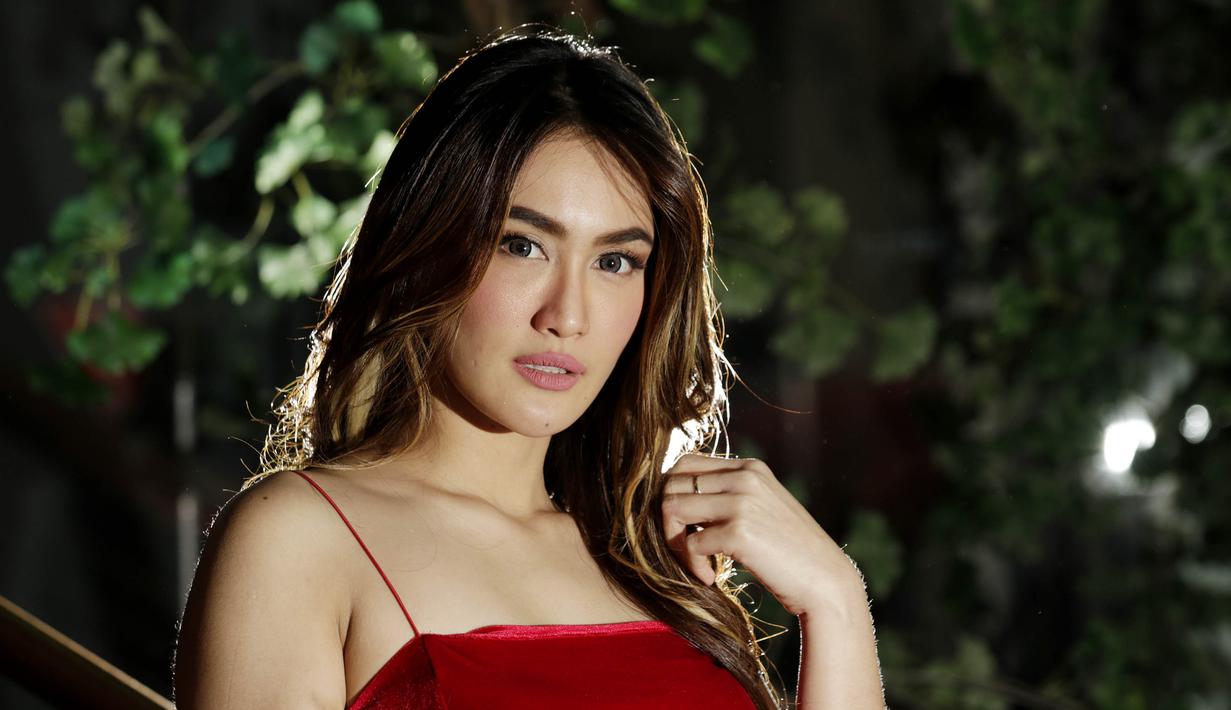 Ada beberapa olahraga yang digemarinya, diantaranya adalah renang, gym dan jogging. Dalam sehari ia menyempatkan melakukkan jogging satu sampai dua jam perhari. (Bola.com/M Iqbal Ichsan)