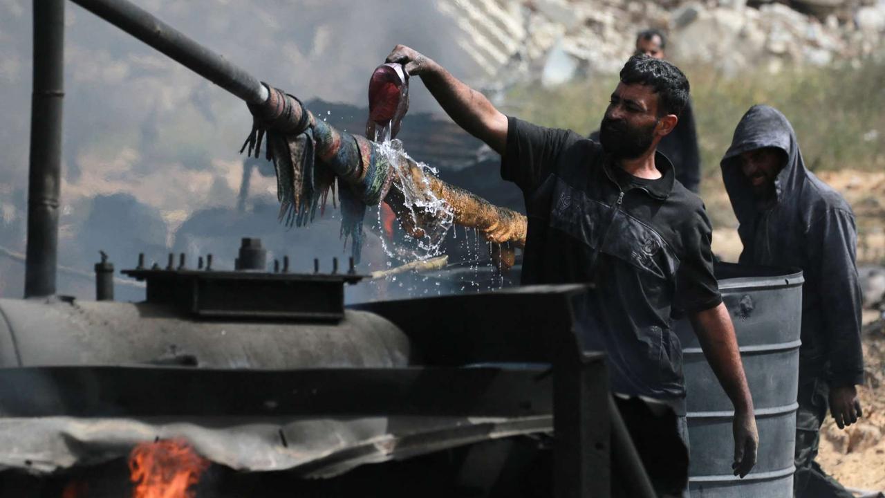 Warga Jalur Gaza Ubah Sampah Plastik Jadi Bahan Bakar