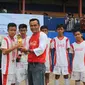 Djachri Surahman (kanan) bersama para pemenang di program Coke Kicks di Sukabumi (istimewa)