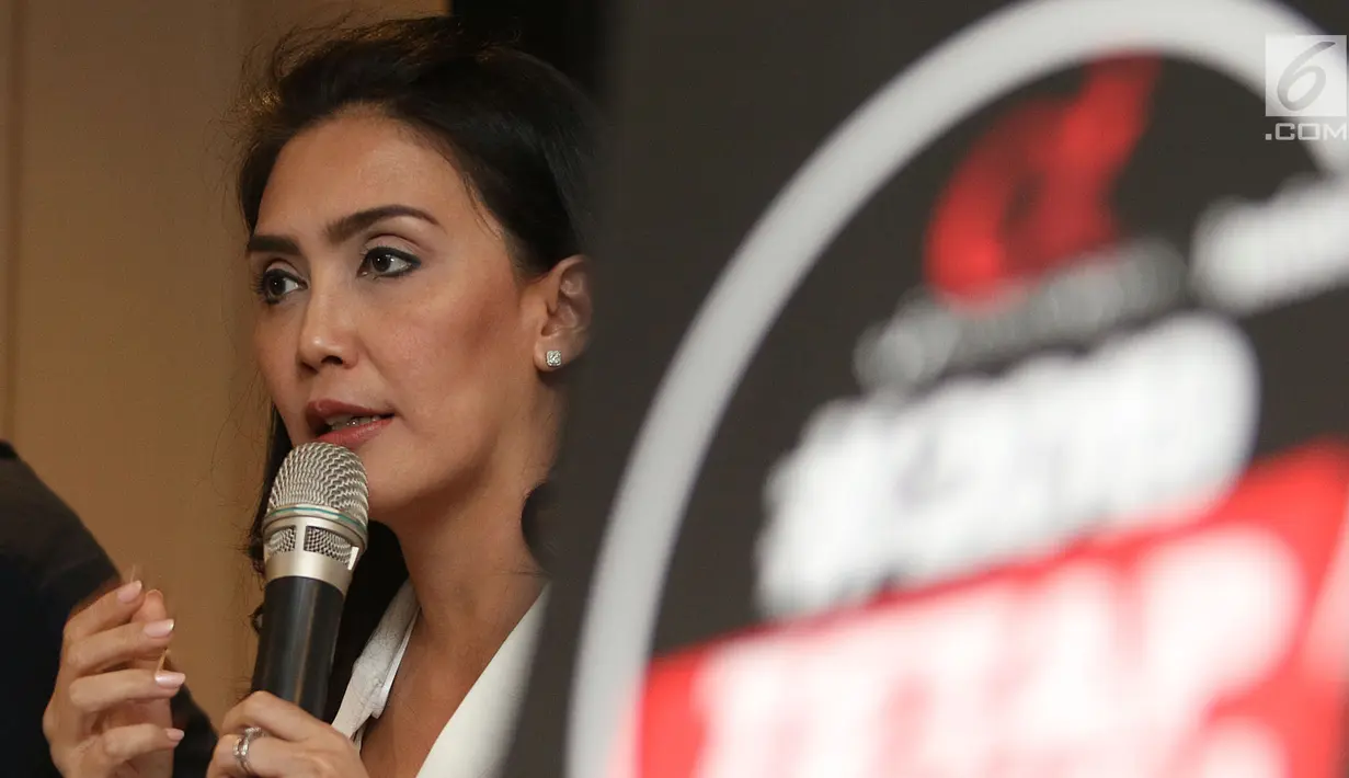 Ketua Nasional Tim Alpha, Rieke Diah Pitaloka berbicara dalam peluncuran #2019TetapPancasila di Jakarta, Kamis (13/9). Tim Alpha merupakan relawan capres dan cawapres Jokowi-Ma’ruf Amin. (Merdeka.com/Arie Basuki)