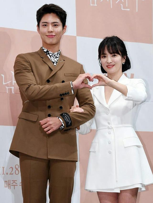 Park Bo Gum Disebut Jadi Orang Ketiga, Ini 5 Momen Kebersamaannya dengan Song Hye Kyo