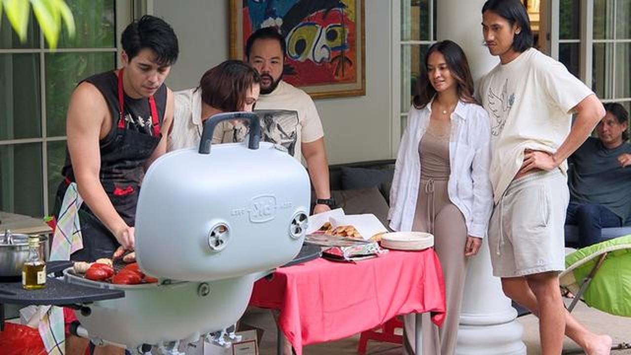 6 Artis Rayakan Tahun Baru 2026 Romantis Bareng Pasangan dengan Makan Malam & Barbecue