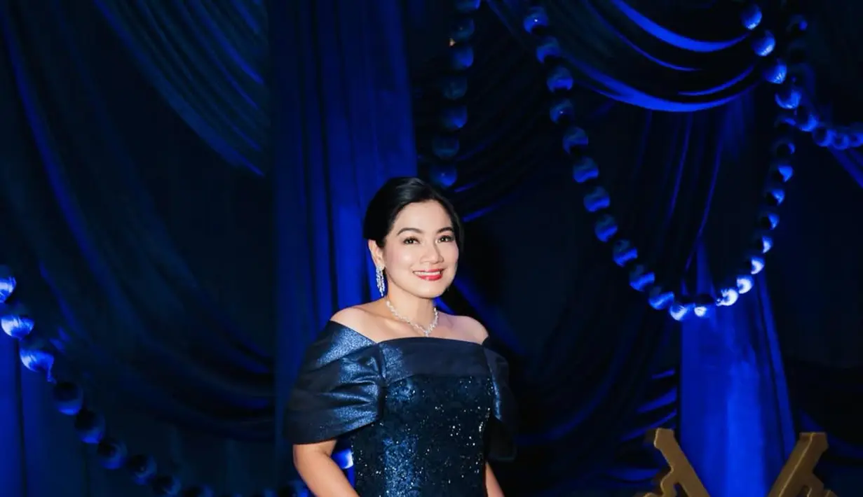 Aura feminin cukup melekat pada sosok Titi Kamal. Namun kali ini ia tampil bak princess di sebuah acara [@titi_kamall]