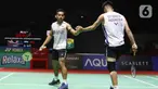 Pebulu tangkis ganda putra Indonesia Pramudya Kusumawardana (kiri) dan Yeremia Erich Yoche Yacob Rambitan merayakan poin yang diraih saat melawan pebulu tangkis ganda putra China Liang Wei Keng dan Wang Chang pada perempat final turnamen Indonesia Open 2023 di Istora Senayan, Jakarta, Jumat (16/6/2023). (Liputan6.com/Herman Zakharia)