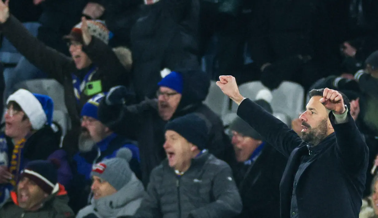 Debut Ruud van Nistelrooy sebagai manajer Leicester City berjalan gemilang. Pria asal Belanda itu berhasil mempersembahkan kemenangan untuk The Foxes. (AFP/Adrian Dennis)