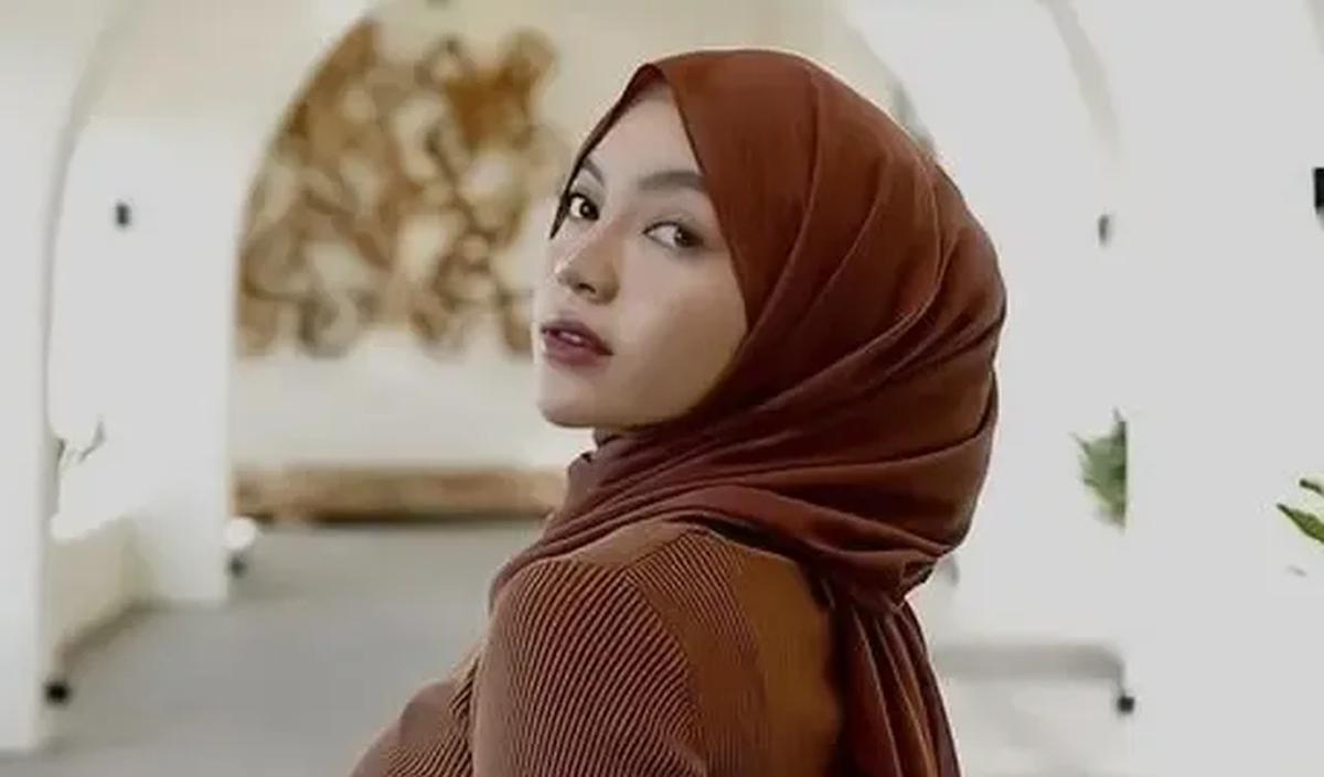 "Keterangan daripada ahli ya, ada ahli termasuk dari rencana kami juga akan minta dari Majelis Ulama Indonesia apakah itu masuk kategori tindakan atau perbuatan mengarah kepada pornografi,"