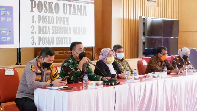Bupati Garut, Rudy Gunawan, sekaligus Ketua Satgas Penanganan Covid-19 Kabupaten Garut, mengatakan, untuk meningkatkan angka pencapaian vaksinasi warga, lembaganya menargetkan hingga 500 ribu dosis vaksin hingga 10 November 2021 mendatang.