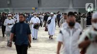 Umat muslim bersiap melaksanakan salat Idul Adha 1443 Hijriah di Jakarta International Stadium, Minggu (10/7/2022). Pemerintah menetapkan libur nasional Hari Raya Idul Adha 1443 Hijriah jatuh pada 10 Juli 2022 berdasarkan Keputusan Menteri Agama No. 668/2022 tentang Penetapan 1 Dzulhijah dan Idul Adha 1443. (Liputan6.com/Faizal Fanani)