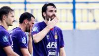 Gelandang Persik Kediri, Jon Toral. (Bola.com/Gatot Sumitro)