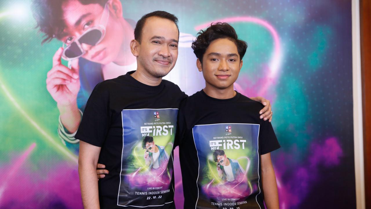 Betrand Peto Putra Onsu menggelar konser di Ultah pernikahan Ruben Onsi dan Sarwendah