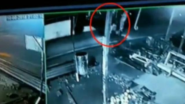 penampakan pocong terekam cctv (Foto: Instagram.com/mwv.mystic)