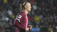 Erling Haaland dari Norwegia berlari selama pertandingan kualifikasi Piala Dunia 2026 Grup I antara Estonia dan Norwegia di Lillekula Stadium di Tallinn, Senin, 9 Juni 2025. (AP Photo/Sergei Grits)