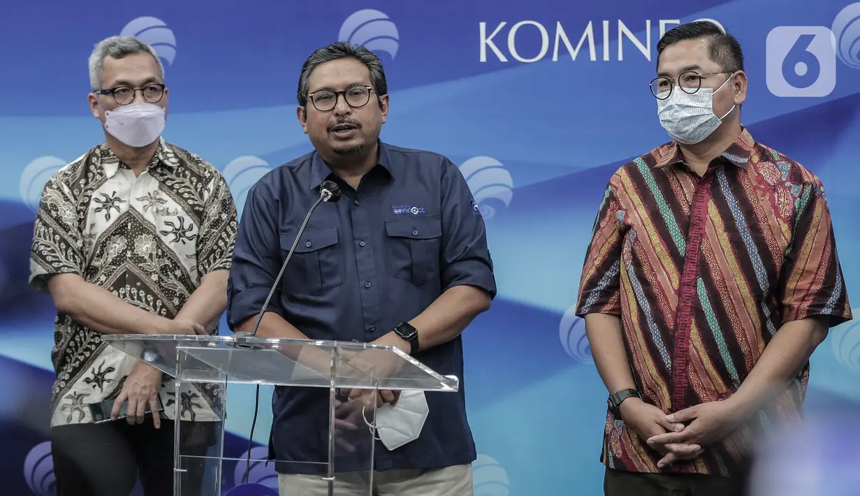 Direktur Jenderal SDPPI Kemenkominfo Ismail (tengah) saat konferensi pers terkait penerapan analog switch off (ASO) wilayah Jabodetabek di Gedung Kemenkominfo, Jakarta, Rabu (5/10/2022). Hal tersebut berdasarkan surat dari Asosiasi Televisi Swasta Indonesia (ATVSI) pada 28 September 2022 yang mengajukan permohonan agar penerapan ASO Jabodetabek tanggal 5 Oktober 2022 diundur. (Liputan6.com/Johan Tallo)