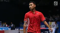 Tunggal Putra Indonesia, Tommy Sugiarto berjalan saat laga melawan Lee Chong Wei (Malaysia) di putaran pertama Indonesia Open 2017, Jakarta, Rabu (14/6). Tommy kalah 21-13, 10-21, 18-21. (Liputan6.com/Helmi Fithriansyah)
