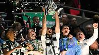 Newcastle United sukses menjuarai Piala Liga Inggris atau Carabao Cup 2024/2025 usai mengalahkan Liverpool dengan skor 2-1. (Glyn KIRK/AFP)