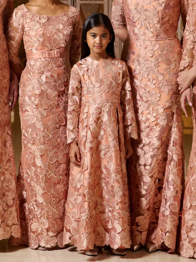 Long Dress Brokat untuk Pesta Pernikahan