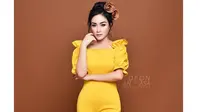 Ratna Pandita Kenalkan Personil Baru Duo Bunga