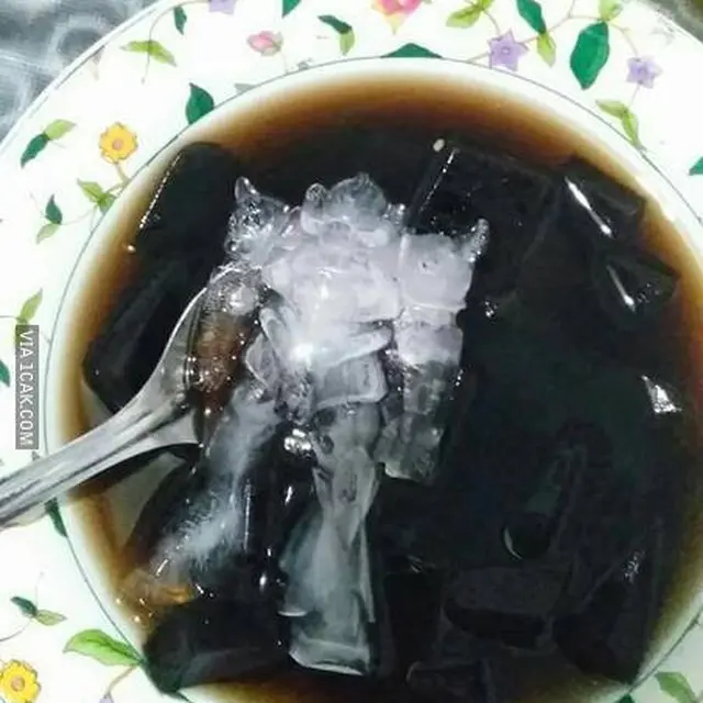 6 Bentuk Es Batu Ini Nyeleneh, Bikin Mikir Sebelum Seruput Minuman