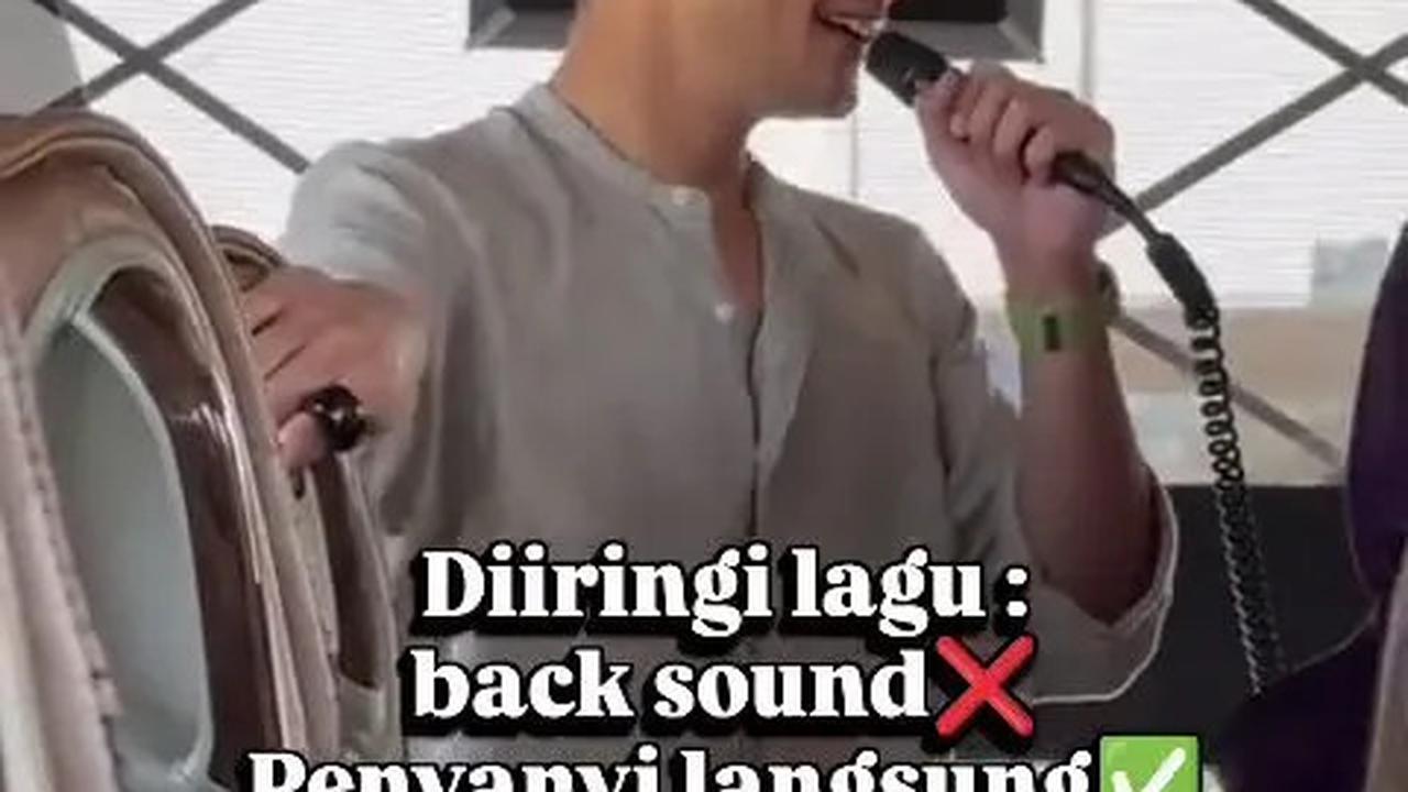 8 Potret Afgan Diminta Nyanyi Lagu Religi Bareng Jemaah Haji, Suara Tetap Merdu meski Pakai Mic Bus