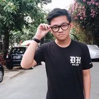 Aldi CJR sempatr cinlok dengan lawan mainnya di Ada Cinta di SMA. (viainstagram@alvaromaldini0414/Bintang.com)