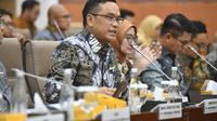 Direktur Utama PT Pertamina (Persero) Simon Aloysius Mantiri bersama seluruh jajaran direksi Holding dan Subholding Pertamina, pada Rapat Dengar Pendapat (RDP) dengan Komisi VI DPR RI, di Jakarta, Kamis 11 September 2025.