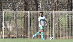 Barnabas Sobor menjadi pemain keempat yang direkrut Persija Jakarta pada bursa transfer jelang musim baru BRI Liga 1. (dok. Persija Jakarta)