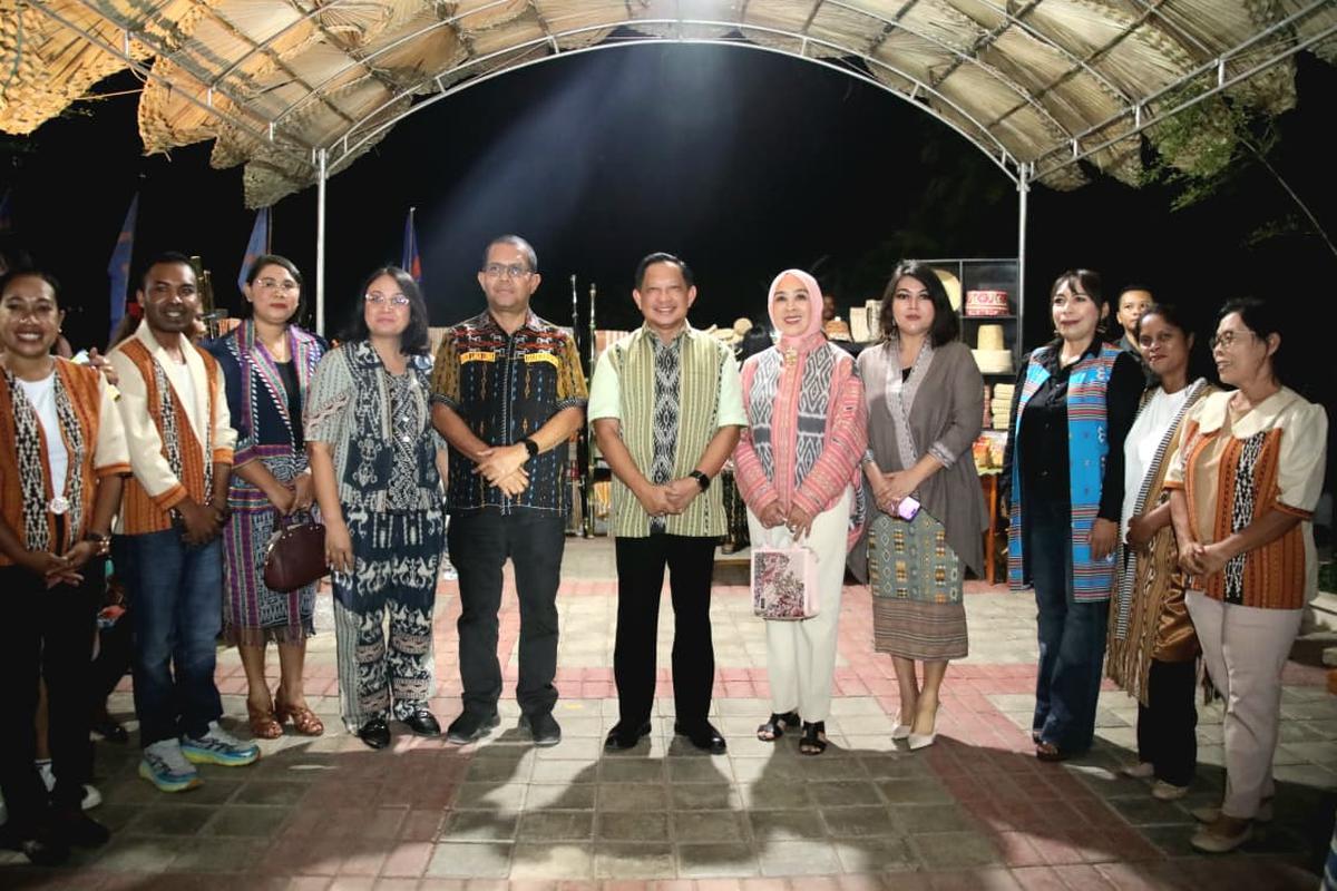 Mendagri Apresiasi Parade Tenun Belu: Jaga Warisan Budaya dan Gerakkan Ekonomi Daerah