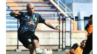 5 Potret Ivan Carlos Saat Latihan Bersama Tim, Striker Persela Lamongan (sumber: Instagram/perselafc)