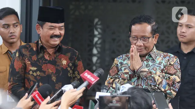 Menko Polhukam Hadi Tjahjanto Sambangi Kediaman Mahfud Md