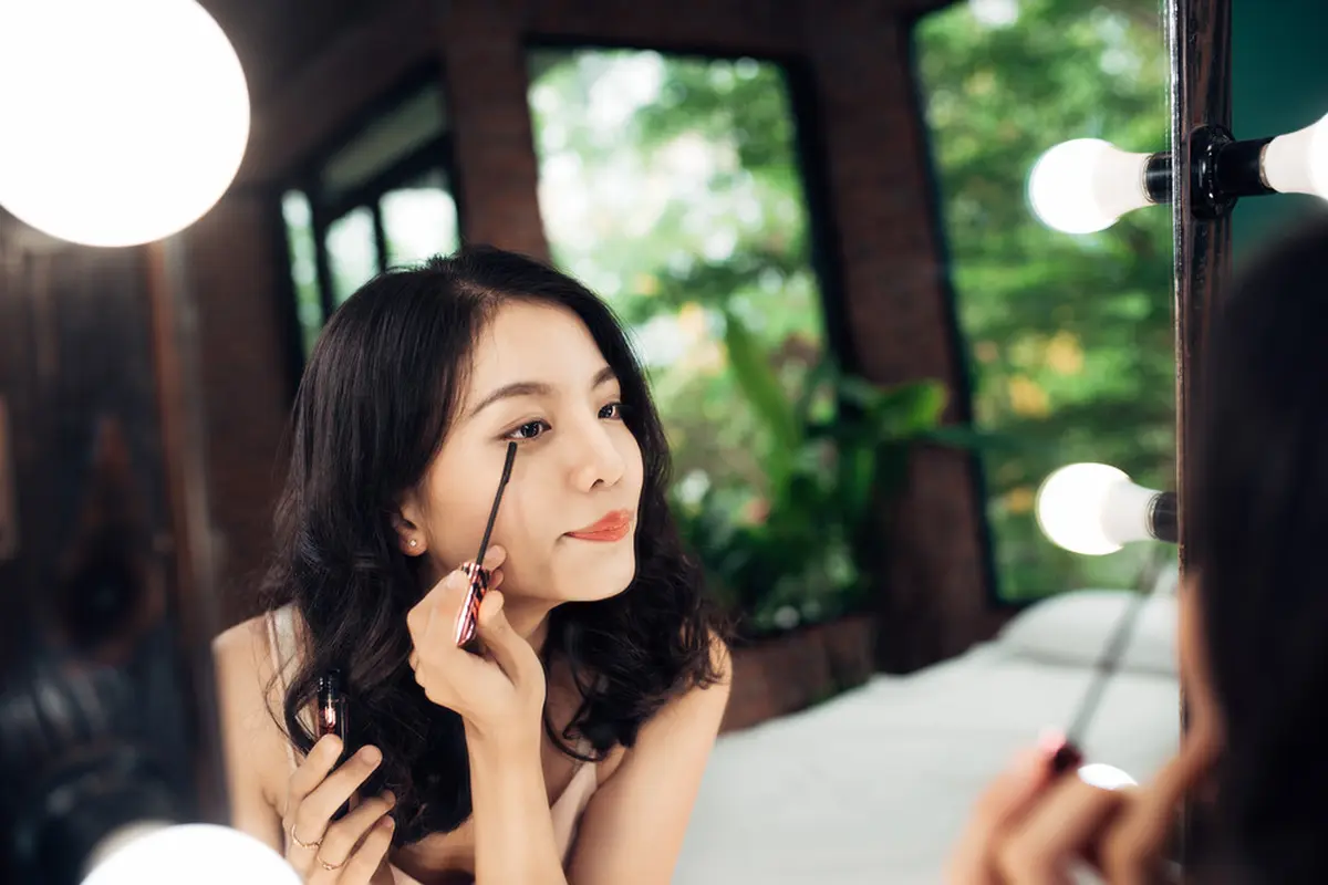 Tips Tampil Cantik dengan Maskara Tanpa Bikin Bulu Mata Rontok