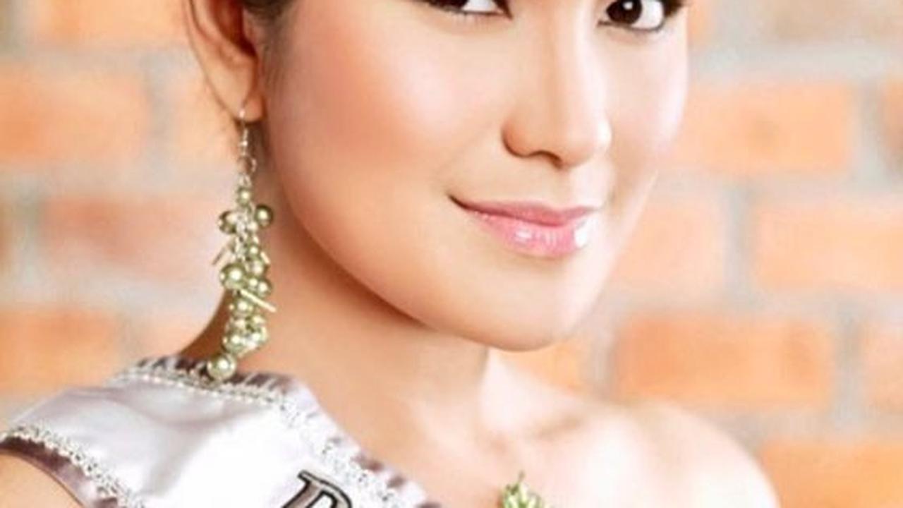 Runner Up 2 Putri Indonesia 2005.