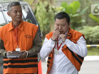 Mantan Komisioner KPU, Wahyu Setiawan dan staf Sekjen PDIP Hasto Kristiyanto, Saeful Bahri  akan menjalani pemeriksaan sebagai saksi oleh penyidik terkait kasus penerimaan hadiah atau janji penetapan anggota DPR Terpilih 2019-2024 di Gedung KPK, Jakarta, Rabu, (5/2/2020). (merdeka.com/Dwi Narwoko)