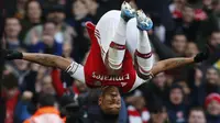 Striker Arsenal Pierre-Emerick Aubameyang merayakan gol ke gawang Chelsea pada laga Liga Inggris di Emirates Stadium, Minggu (29/12/2019). (AFP/Ian Kington)