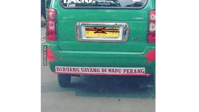 6 Tulisan Tentang Cinta di Angkot Ini Bikin Geleng Kepala (sumber: 1cak.com)