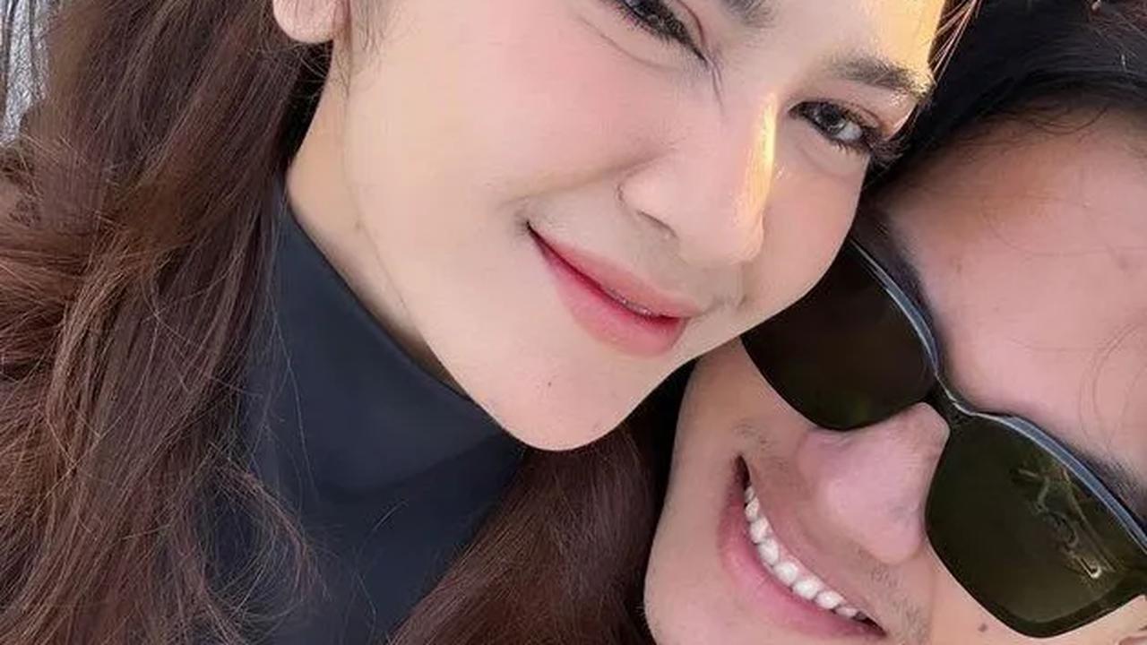 Rizky Febian dan Mahalini juga kerap memamerkan kemesraan mereka di depan publik, mengundang doa untuk segera mengikat hubungan dalam pernikahan.