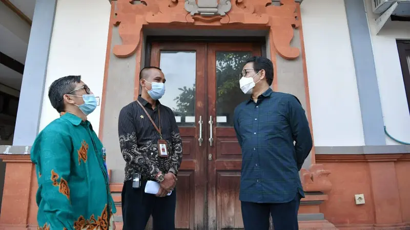 Menteri Desa, Pembangunan Daerah Tertinggal dan Transmigrasi (Mendes PDTT) Abdul Halim Iskandar mengunjungi Balai Pelatihan dan Pemberdayaan Masyarakat Desa di Jalan Kayu Aya, Seminyak, Denpasar.